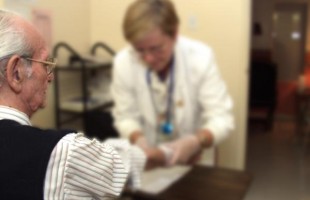 Ajout de 200 millions $ en soins et services aux aînés: trop peu selon la FSSS