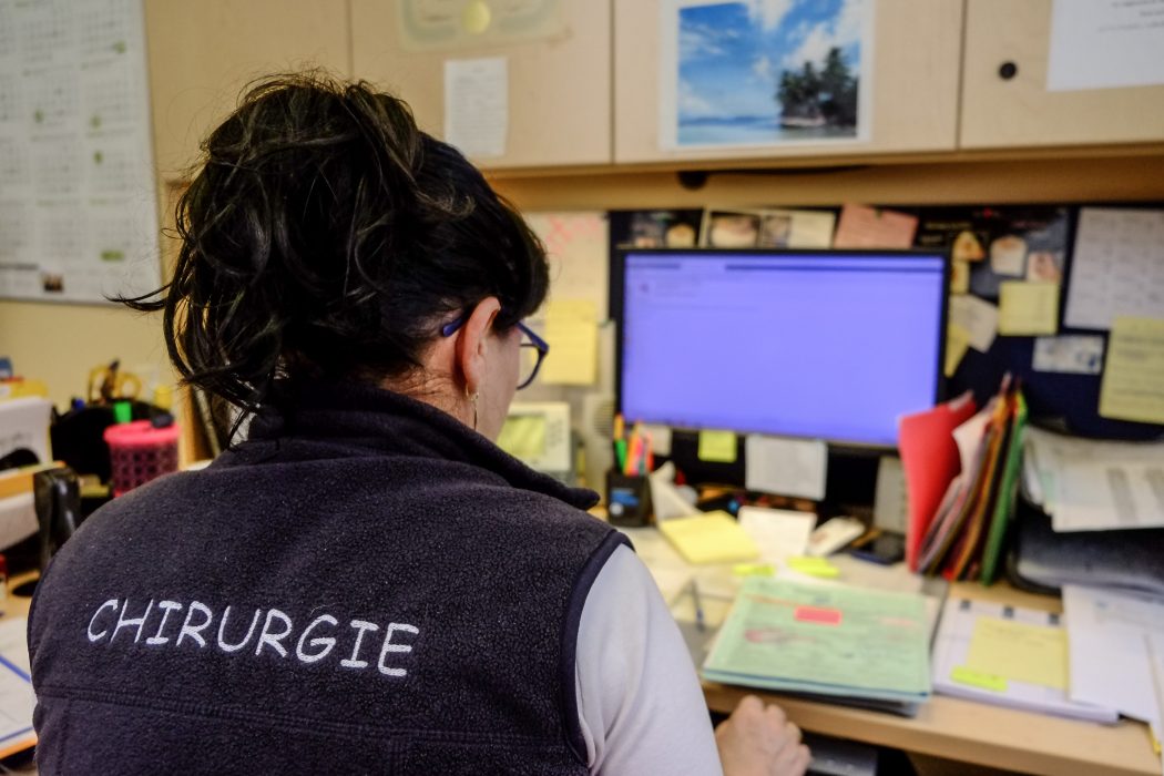 Une agente administrative se vide le cœur !